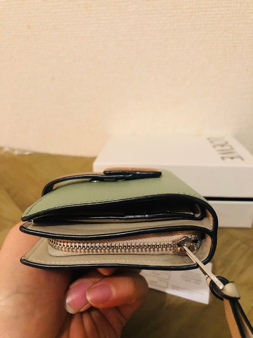 LOEWE 二つ折り財布 グリーンレザー