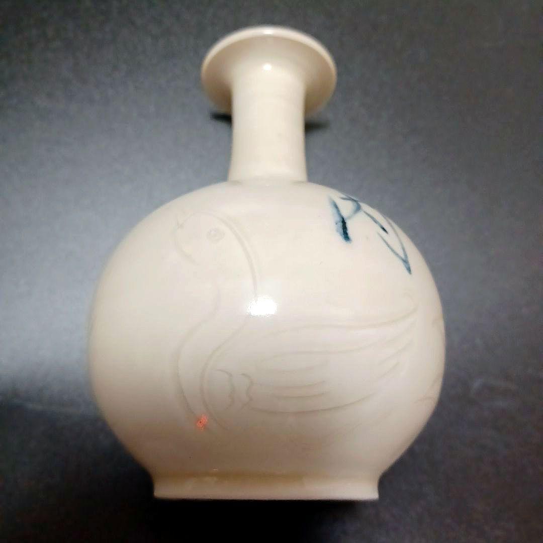 定窯白磁花鳥文瓶　内府銘