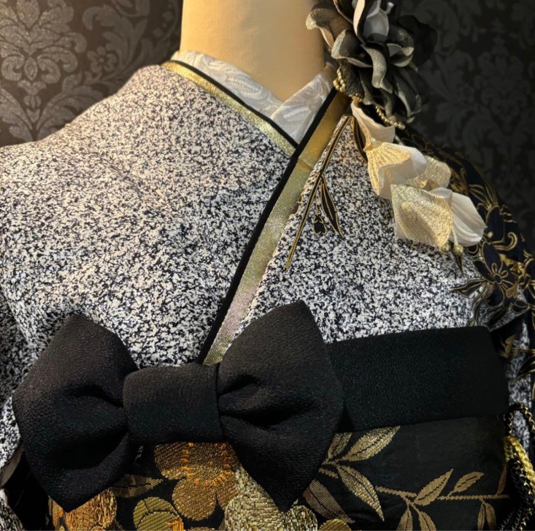 美品　黒灰　金彩　金箔　蝶模様　逸品　振袖　フルセット 振り袖