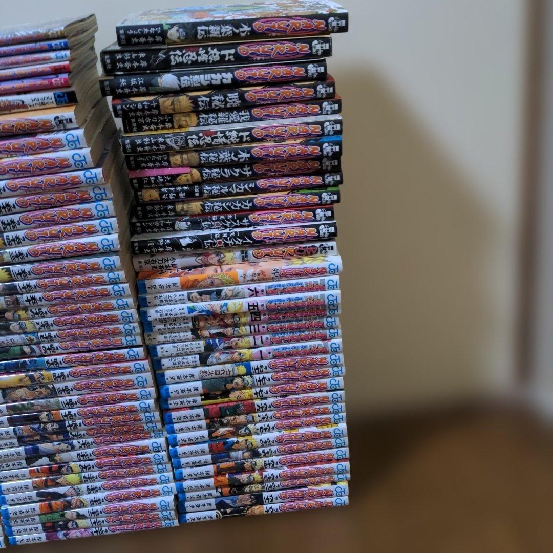 ナルト全巻セット72巻＋ボルト1〜６巻　おまけ外伝小説等いろいろ