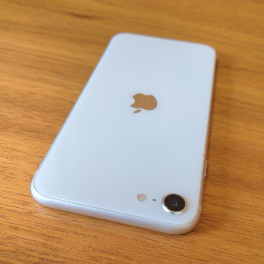 傷無し美品★在庫1点SIMフリー iPhone SE3 第3世代 パールホワイト