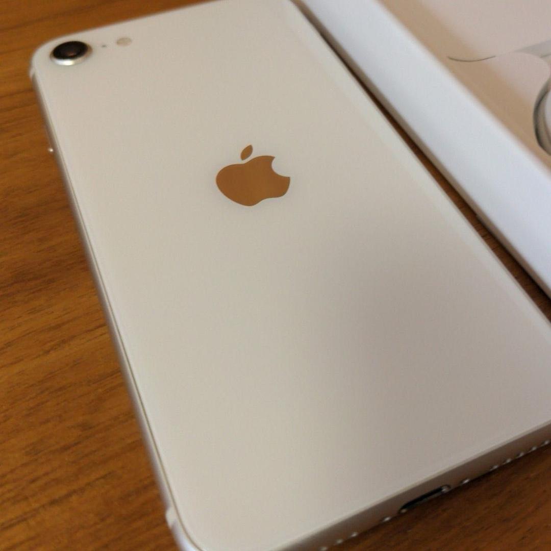 傷無し美品★在庫1点SIMフリー iPhone SE3 第3世代 パールホワイト