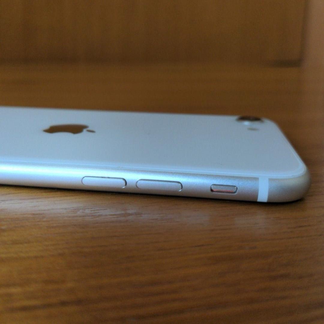 傷無し美品★在庫1点SIMフリー iPhone SE3 第3世代 パールホワイト