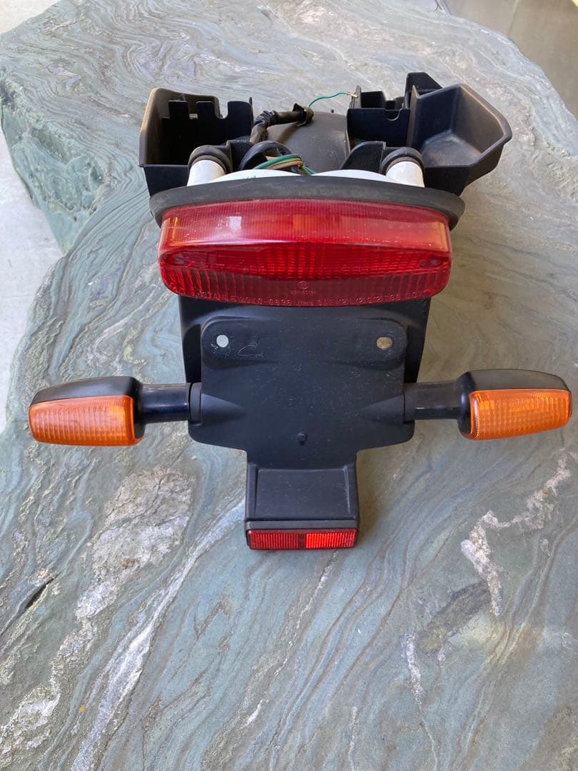 X*i様 ホーネット250 純正 リアフェンダー テールランプ ウインカー MC