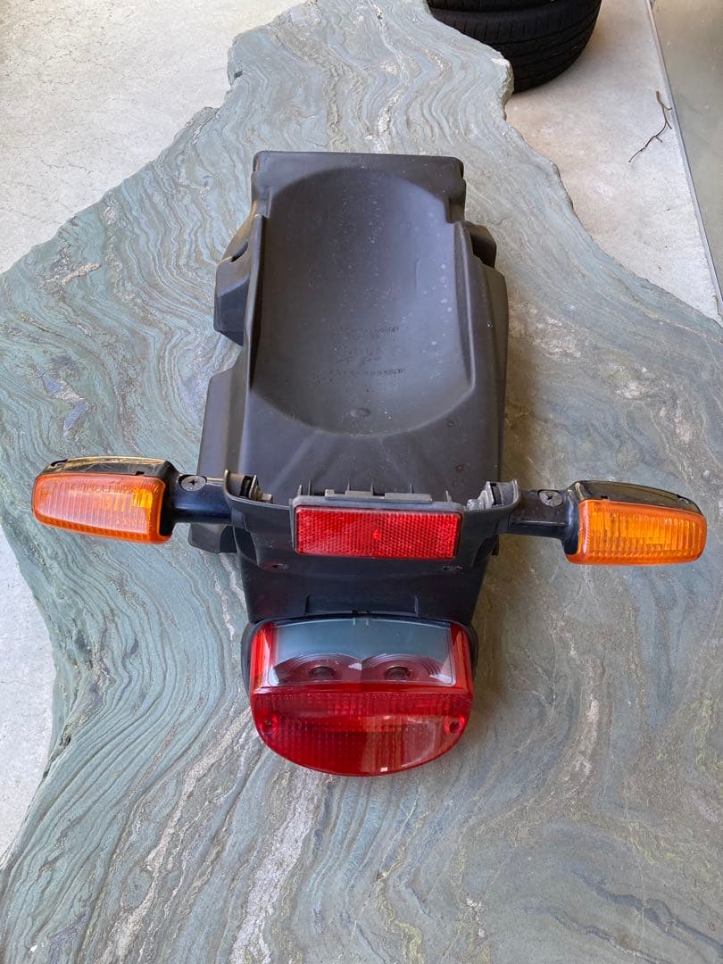 X*i様 ホーネット250 純正 リアフェンダー テールランプ ウインカー MC