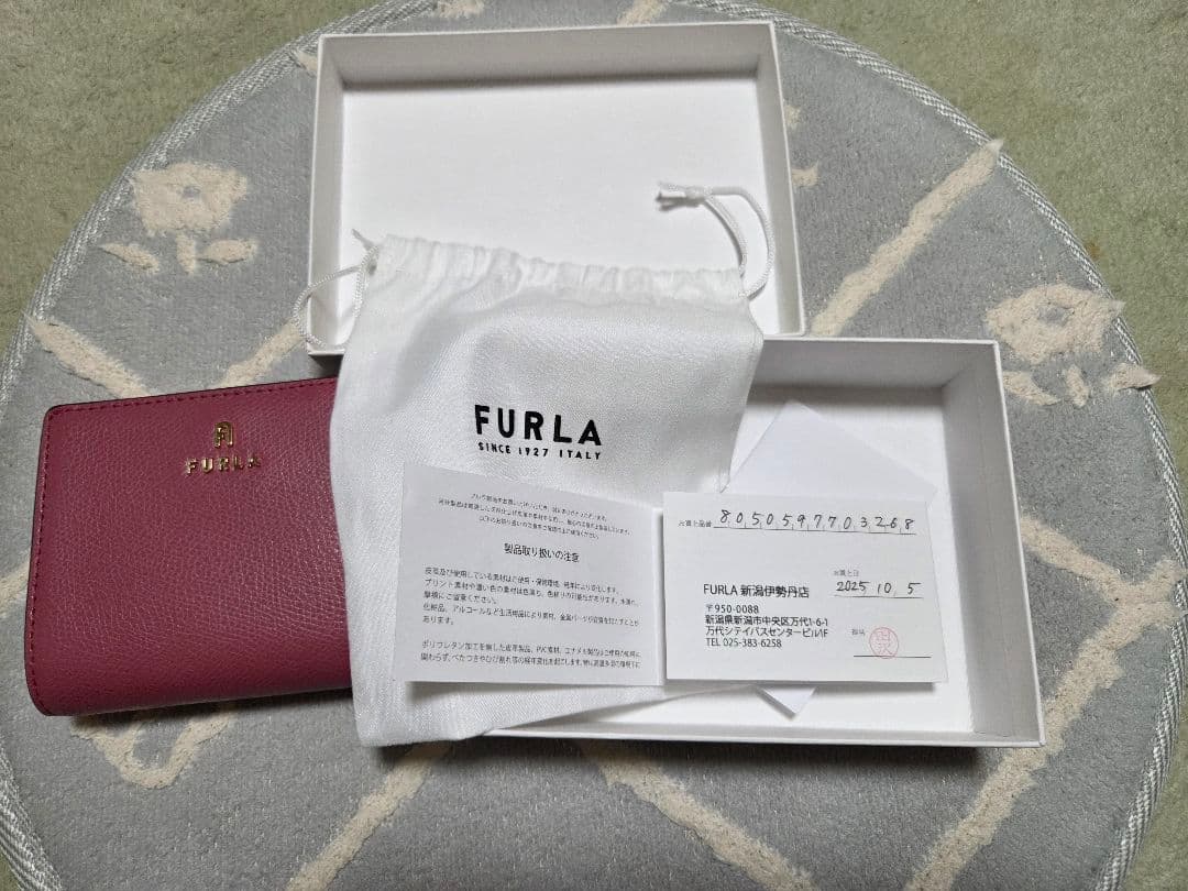 【美品】日本限定カラー Furla Camelia コンパクト財布 S