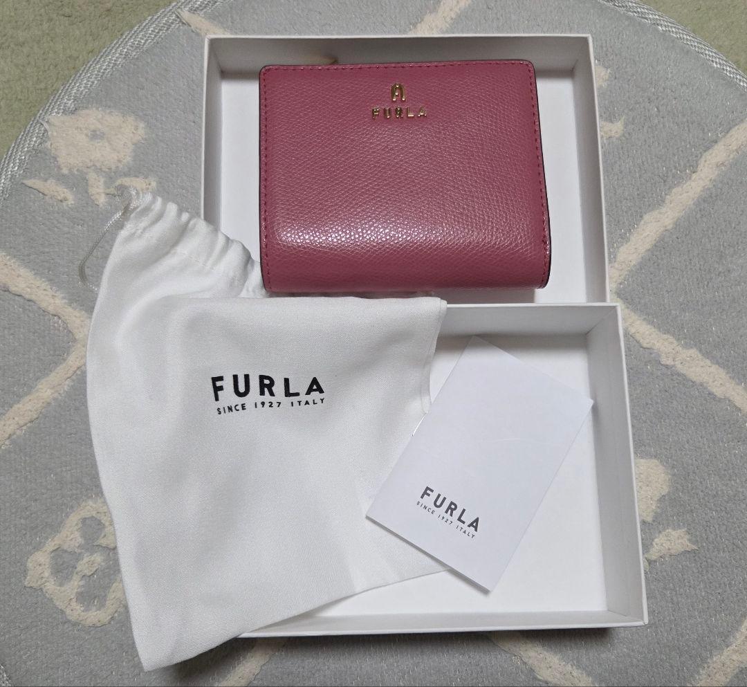 【美品】日本限定カラー Furla Camelia コンパクト財布 S