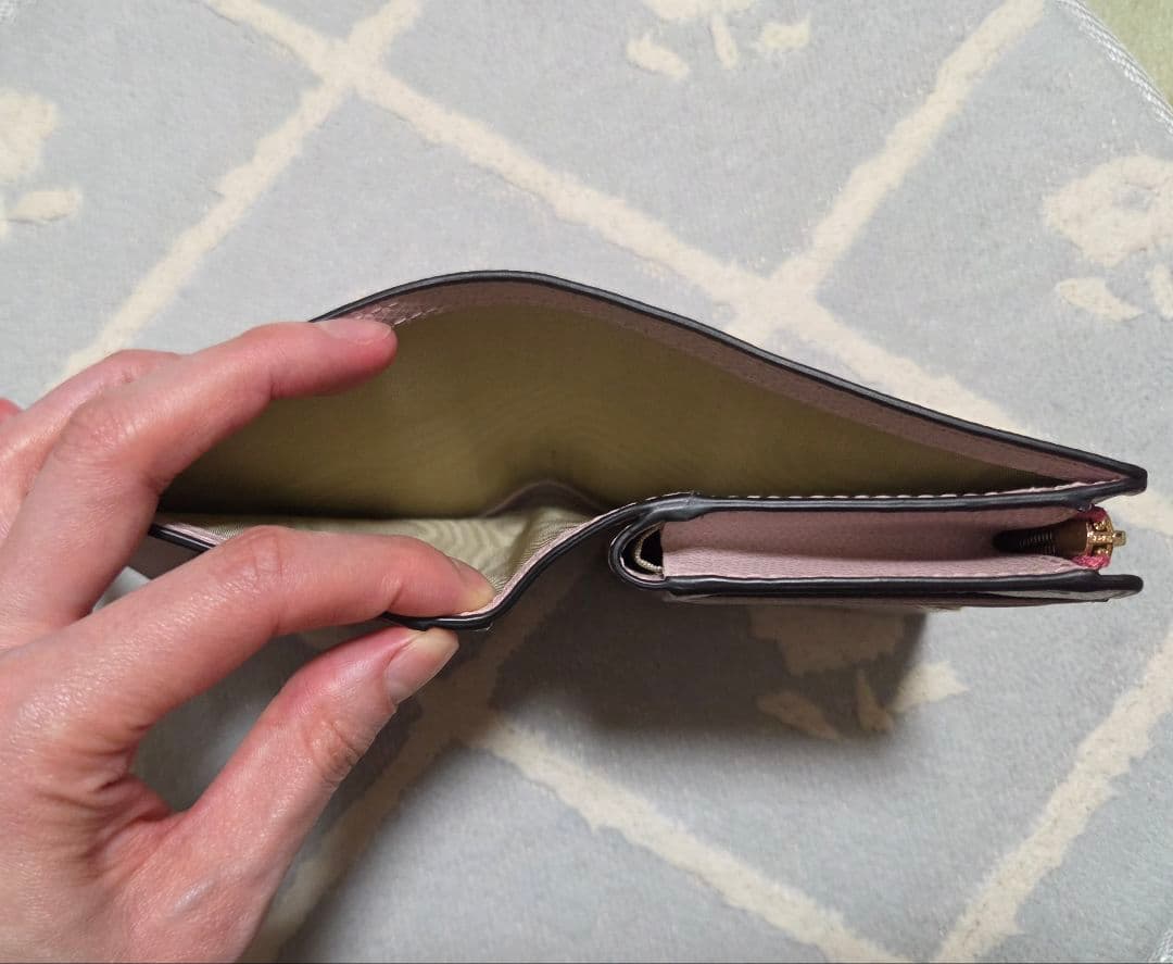 【美品】日本限定カラー Furla Camelia コンパクト財布 S