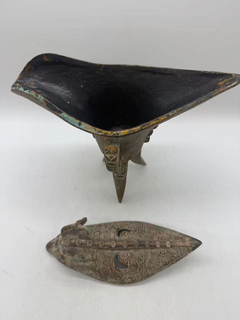 蓋付爵杯　嵌入紋　鉄製　送料込み251026