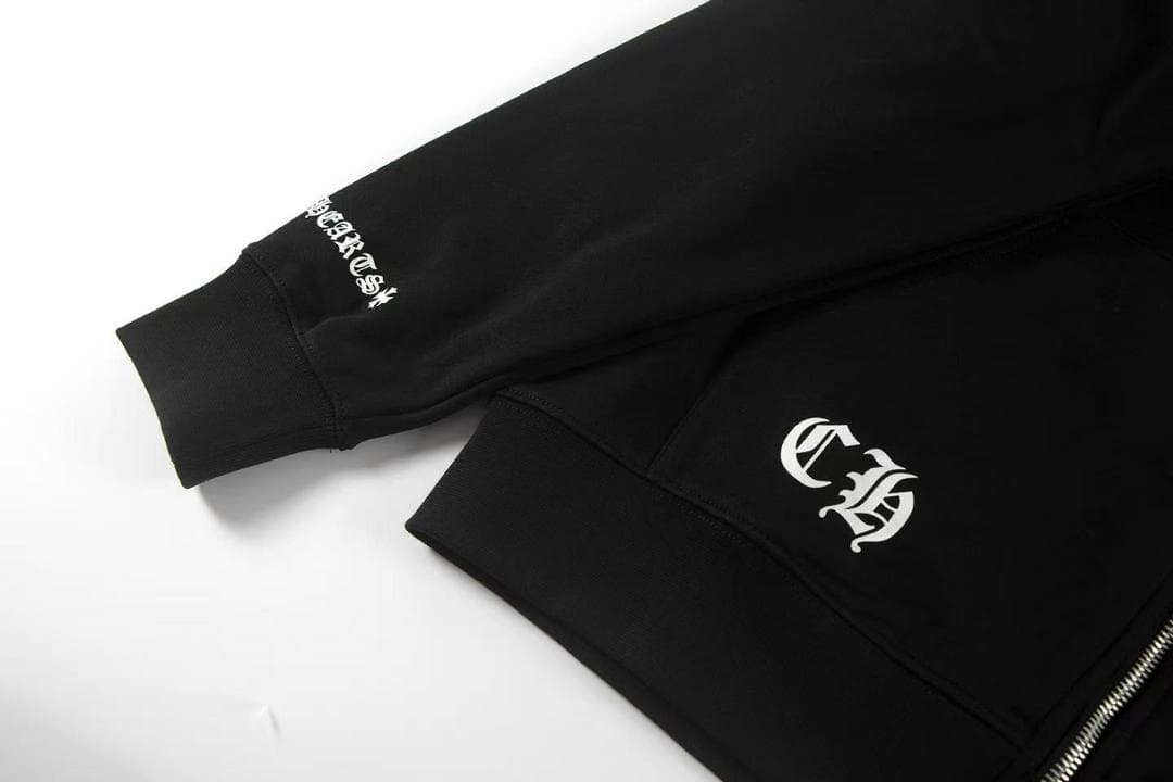 Chrome Heartsのジップアップブラックパーカー