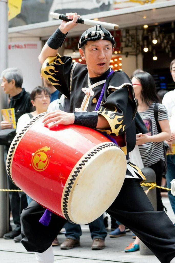 新品未使用(送料無料)26.800円　Rエイサー大太鼓30cm　撥２本付き