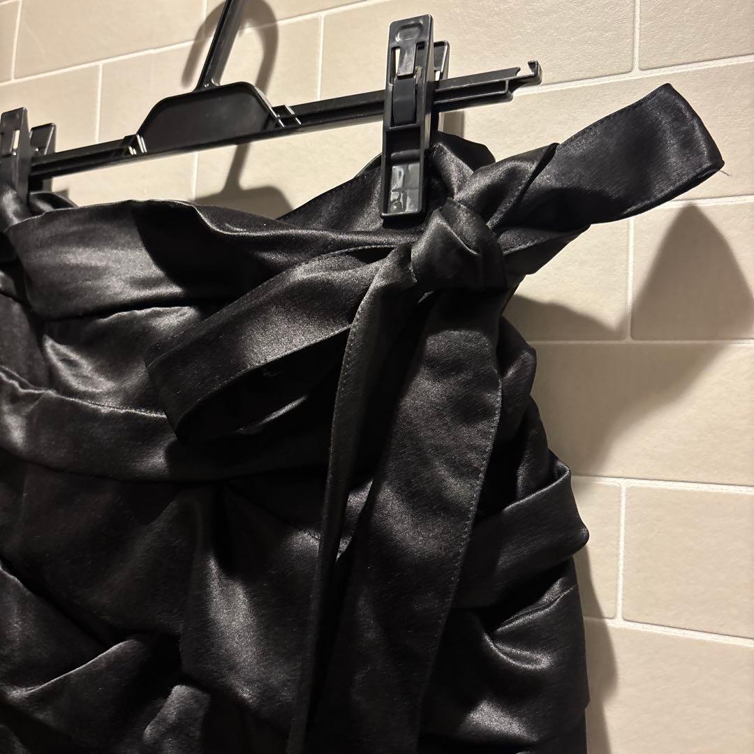 黒 ラッフルデザイン スカート　段々の巻きスカート