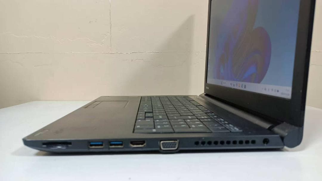 ノートパソコンTOSHIBA第五世代Core i7 SSD256Gメモリ8G