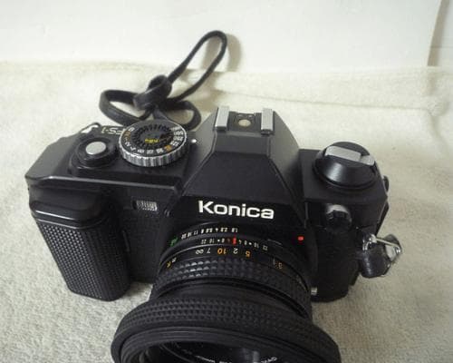 希少　Konica　FS‐1　フィルム一眼レフカメラ　「不動品」　望遠レンズ付き