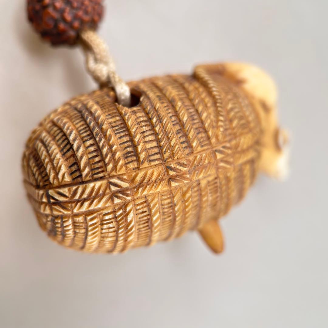 ハリネズミ型印籠 金色