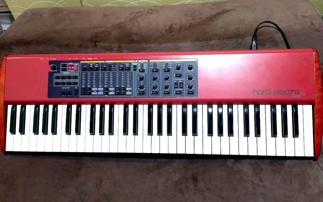 Nord Electro 61鍵 シンセサイザー 赤