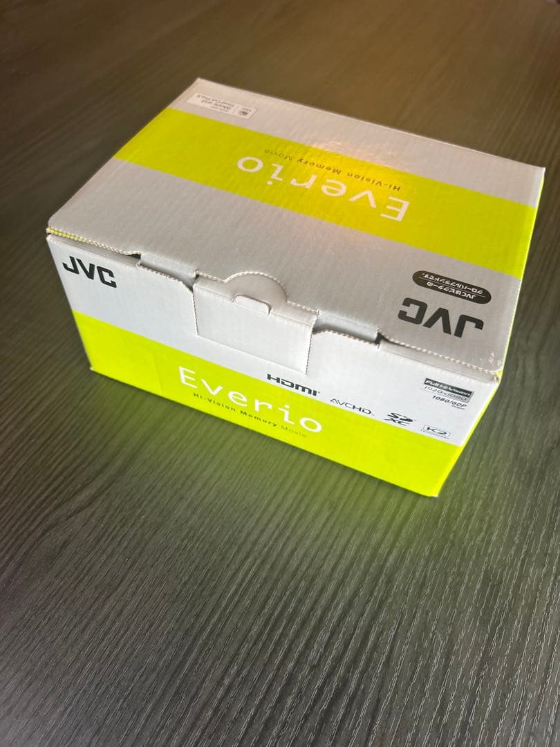 【新品・未使用】Victor JVC Everio GZ-E750-R 三脚付き