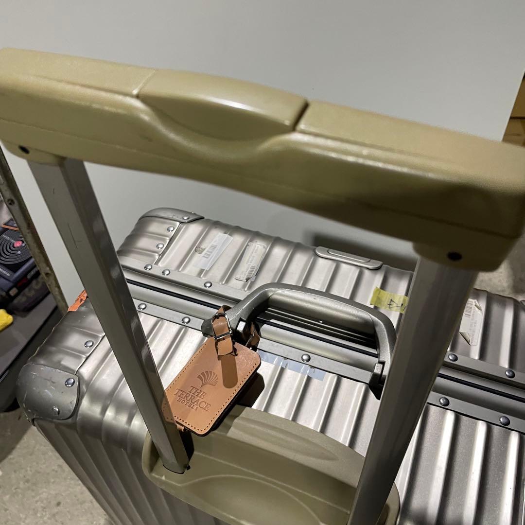 リモワ　大型シルバーキャリーケース