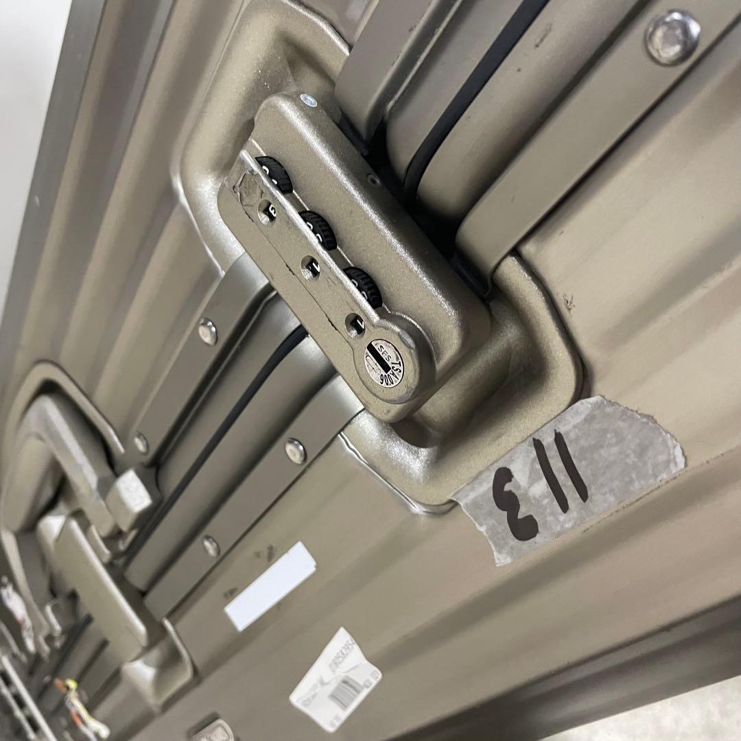 リモワ　大型シルバーキャリーケース