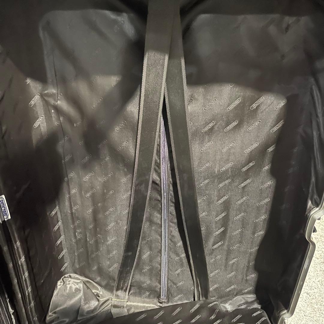 リモワ　大型シルバーキャリーケース