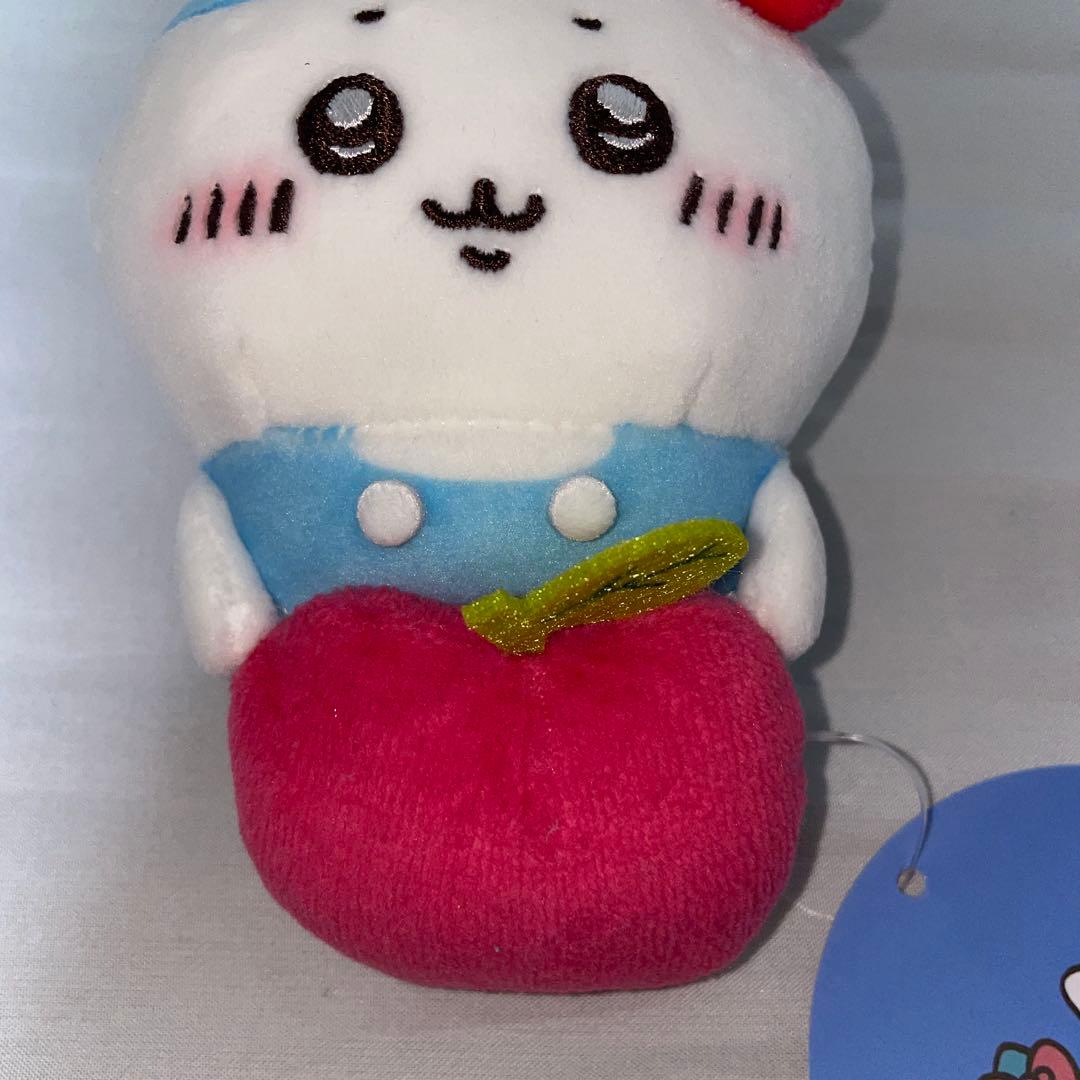 ちいかわ デスクトップから見守るひっかけぬいぐるみ ハチワレ ハローキティ