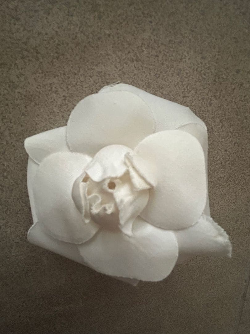 CHANEL シャネル　カメリアブローチ　コサージュ　ホワイト　シルク