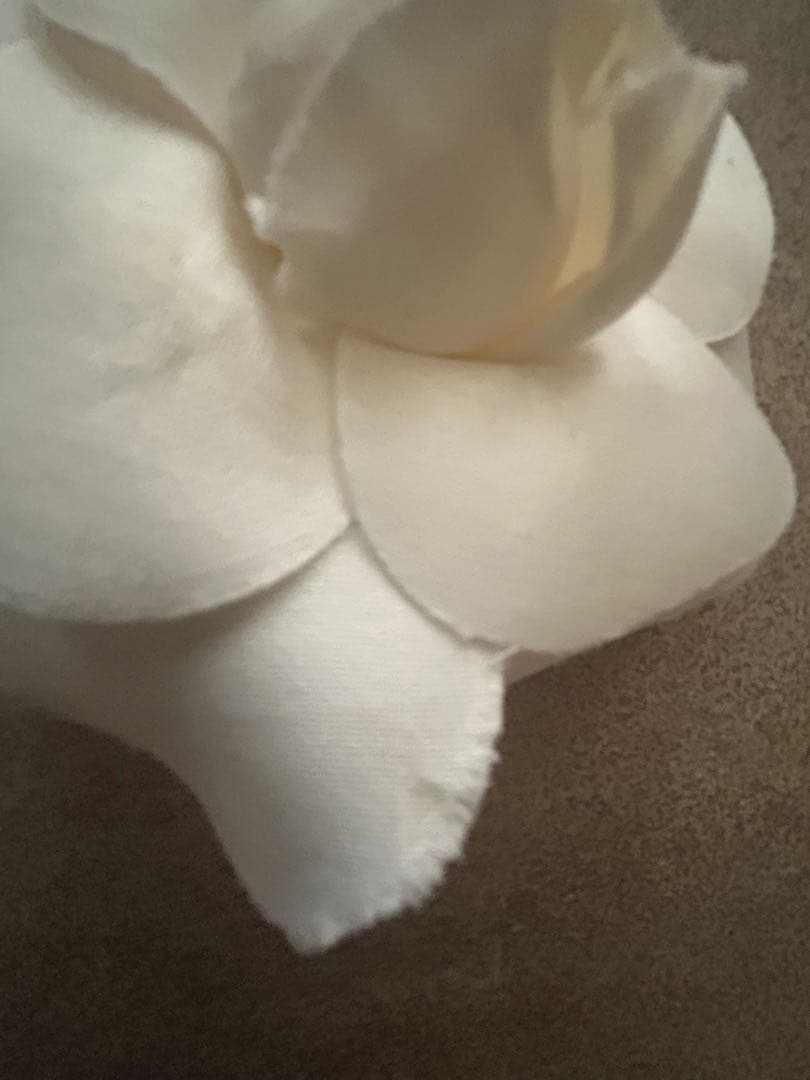 CHANEL シャネル　カメリアブローチ　コサージュ　ホワイト　シルク