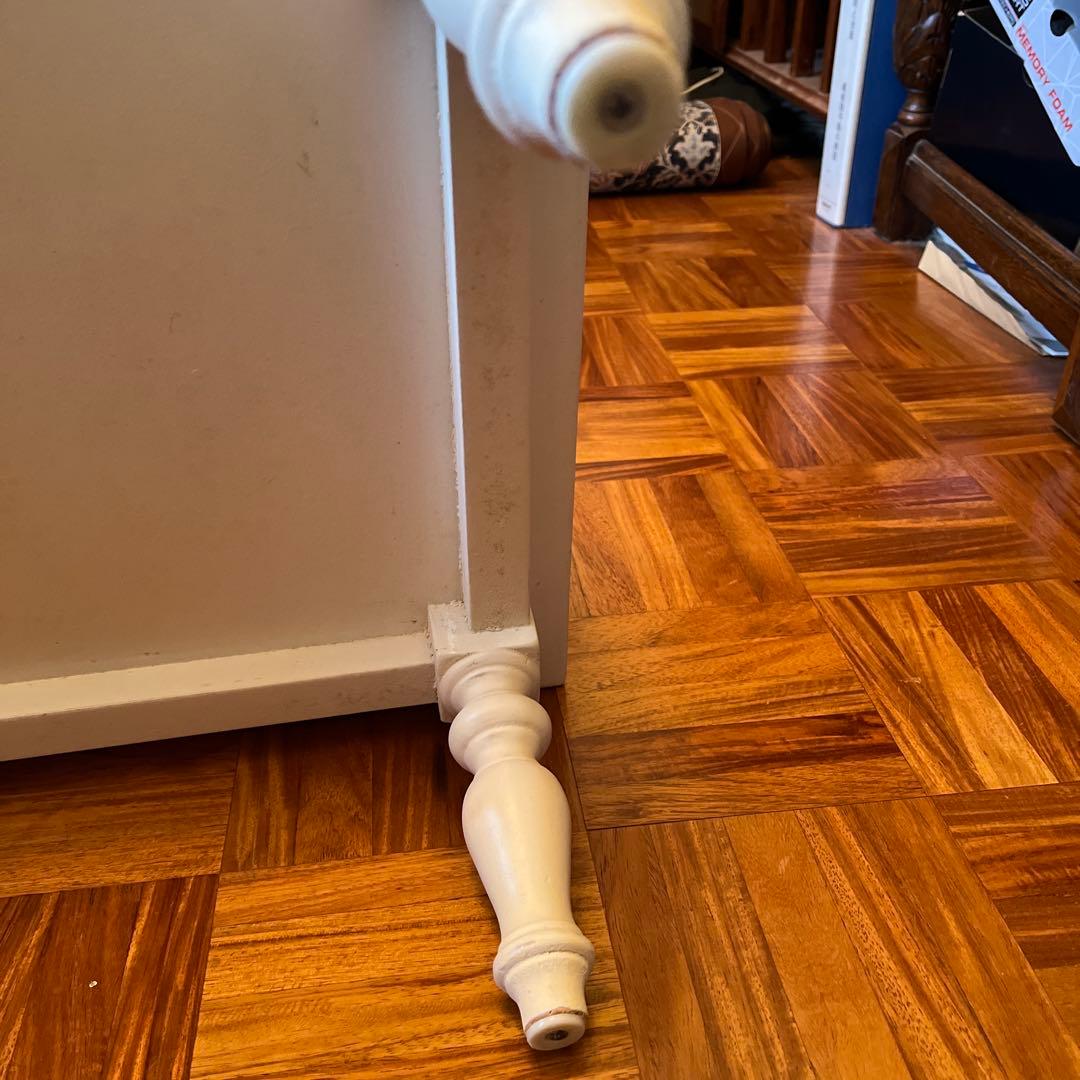 カントリーコーナー社　ベッドテーブル