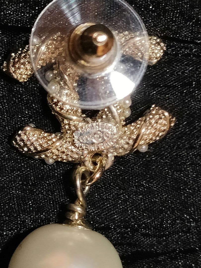 *紅*❁ CHANEL ゴールドロゴ パールピアス 〈未使用品 〉
