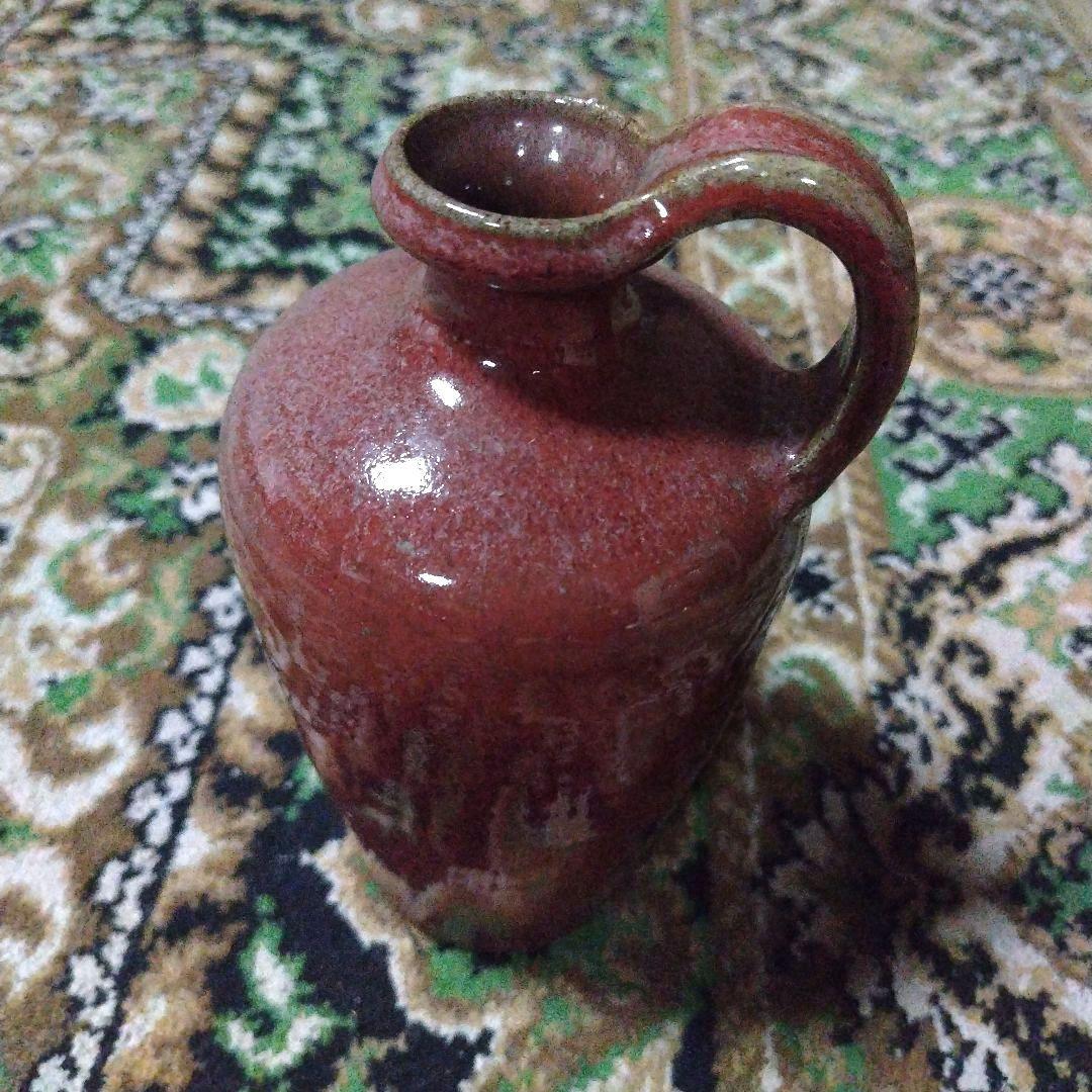 赤土色のハンドル付き陶器瓶　花瓶