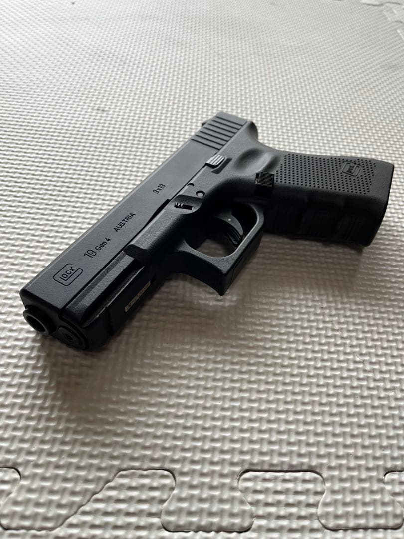 東京マルイ　GLOCK 19 Gen.4 ガスガン マガジン2本付き