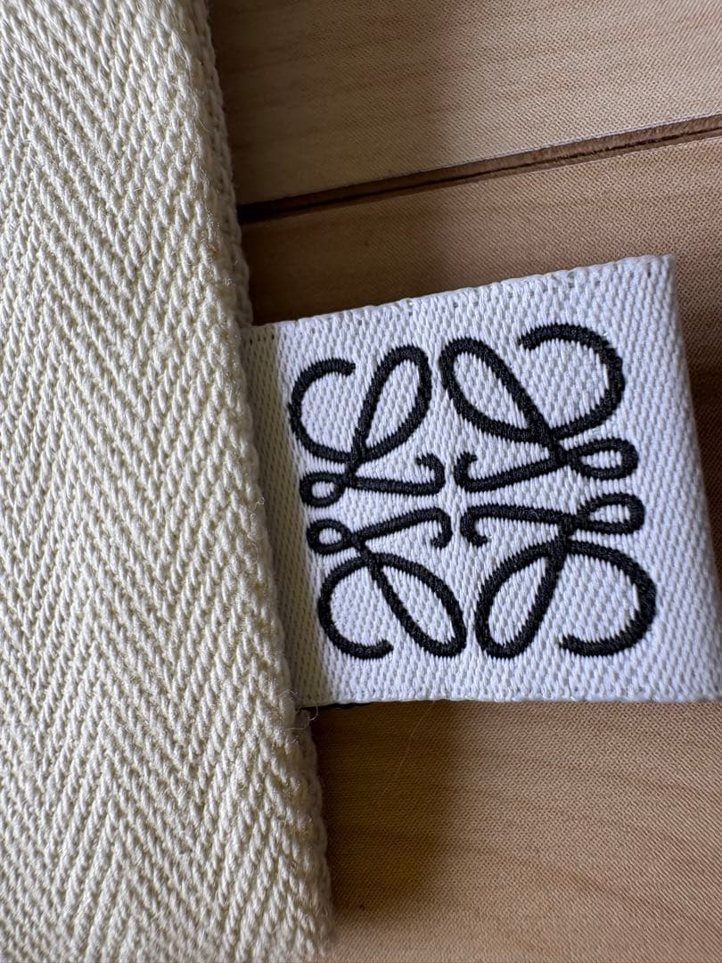 ロエベ LOEWE★アナグラム ブローチ ピンバッジ シルバー系