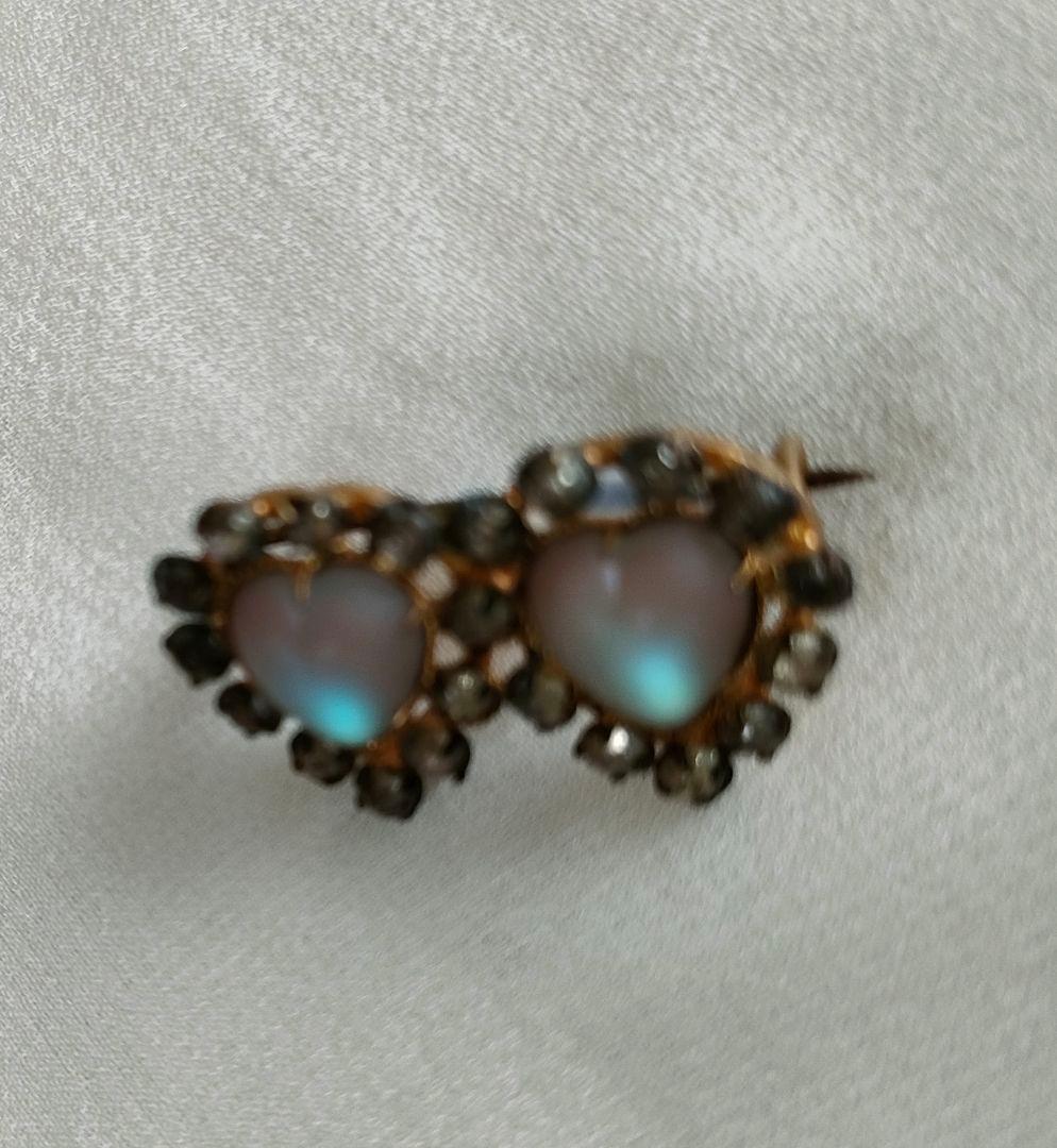 セール19日23時59分まで　サフィレットブローチ　ダブルハートモチーフ