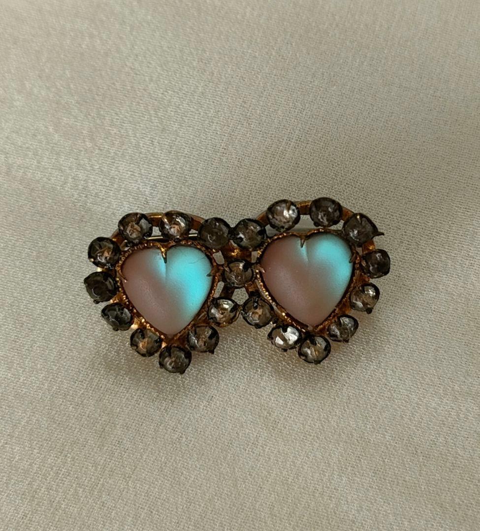 セール19日23時59分まで　サフィレットブローチ　ダブルハートモチーフ