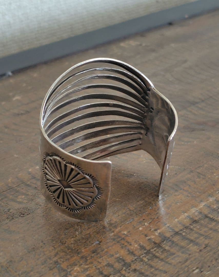 Wilbert Benally スプリット シルバー ワイド バングル ナバホ