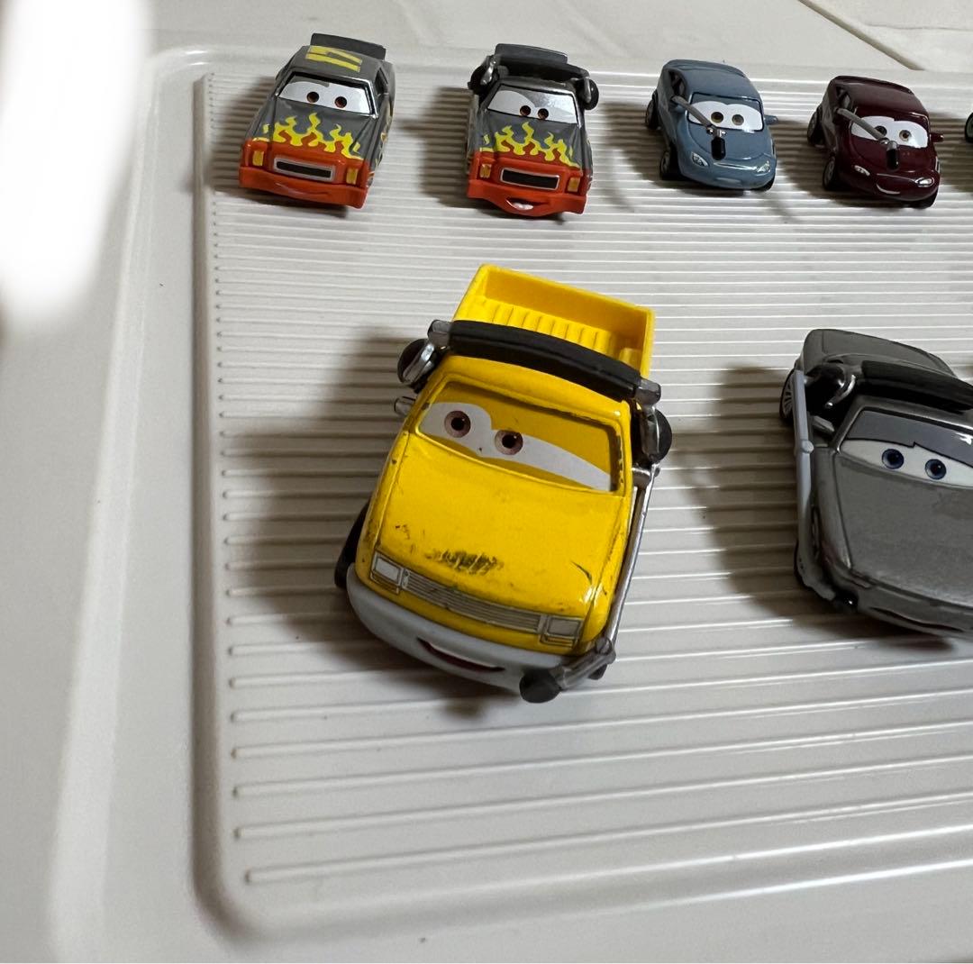 カーズ、マテル、ミニカーのセット（フィルモア、応援）