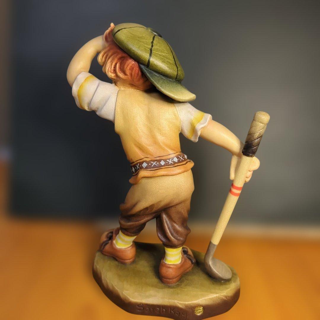 イタリア　アンリ社　木彫りの人形 ゴルフ少年　という作品