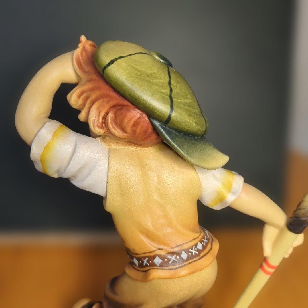 イタリア　アンリ社　木彫りの人形 ゴルフ少年　という作品