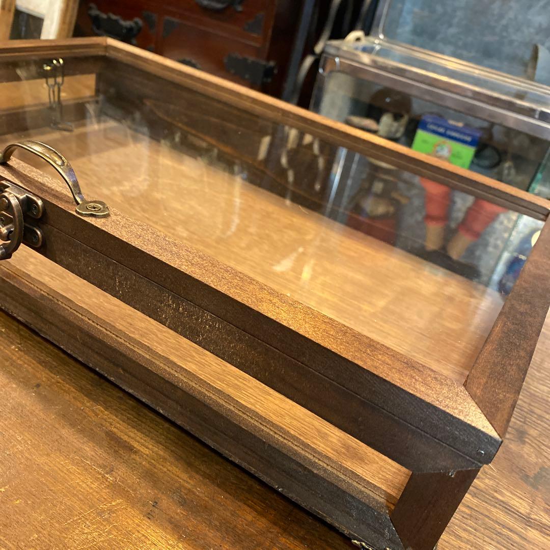 4面木製ガラスケース