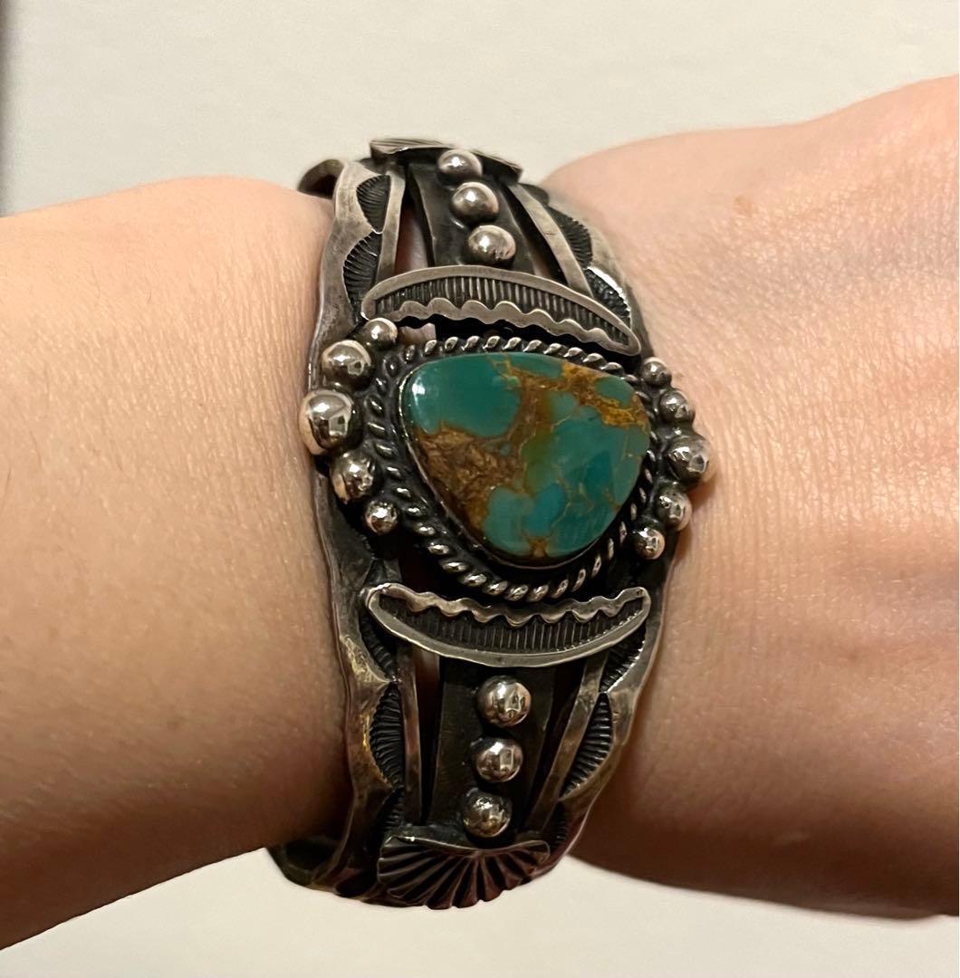 きれいなターコイズのバングル　インディアンジュエリー　navajo ナバホ