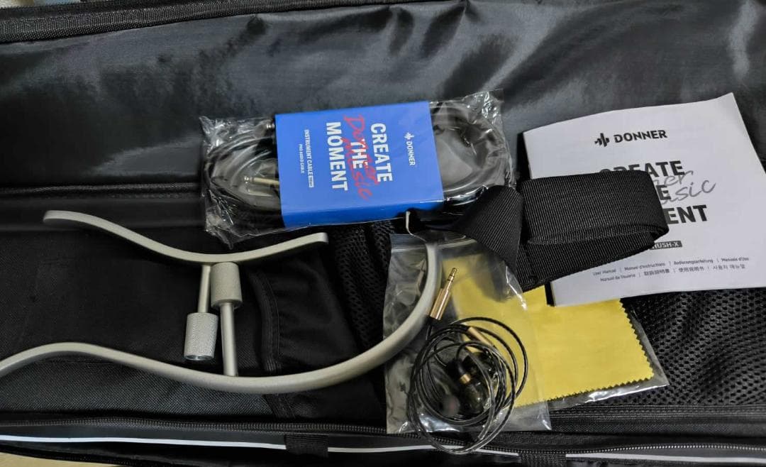 Donnerヘッドレスギター HUSH-X　ホワイト美品　トラベルギター