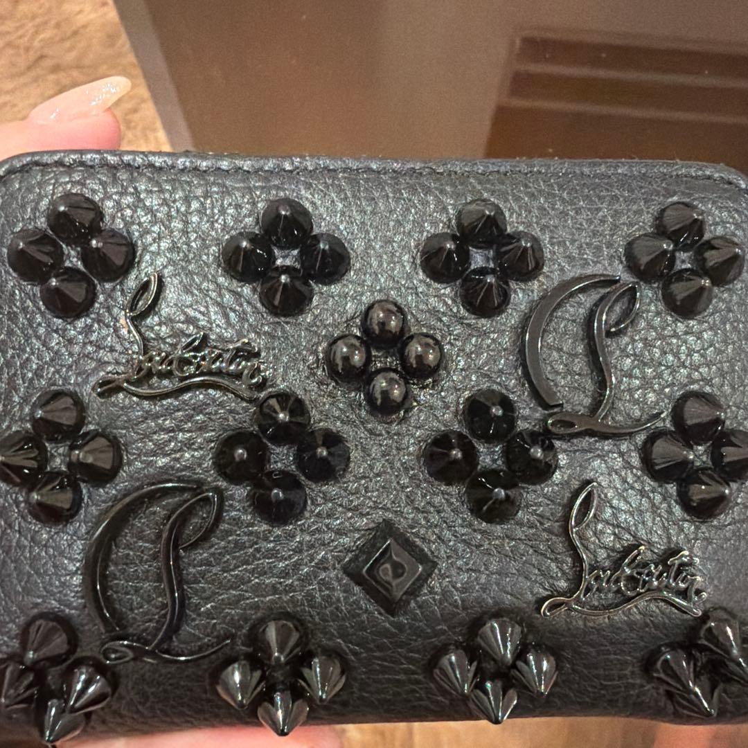 Christian Louboutin ブラック ケース