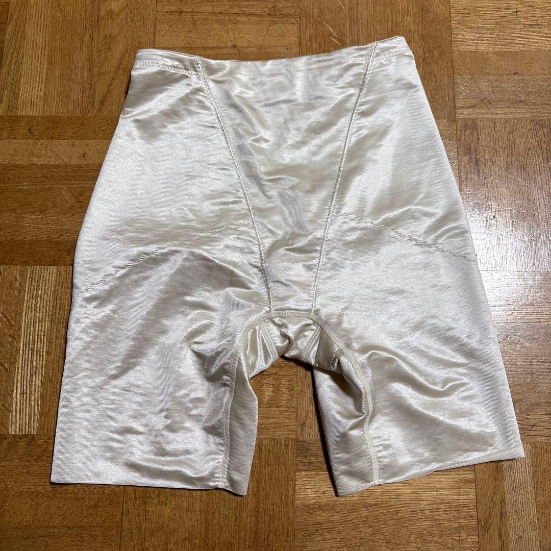 【BRIDAL BEAUTE】ビスチェ(D70) ガードル(M)