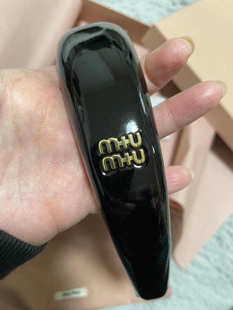 miumiu ミュウミュウ　レザーカチューシャ（黒）数回使用