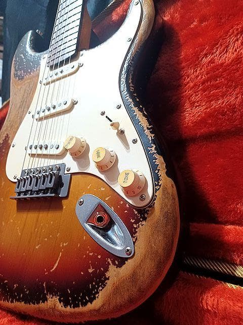 ★Custom HardRelic Sunburst StratocasterⅡ