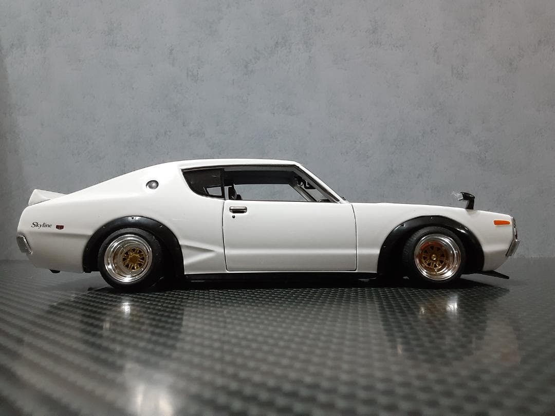 Maisto 1/24 日産 ケンメリ GT-R カスタム改 マークⅢ 金