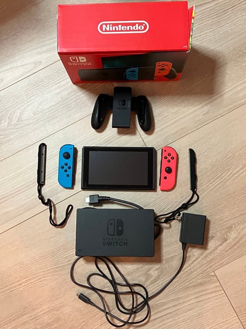 Nintendo Switch 本体 + Joy-Con 付属
