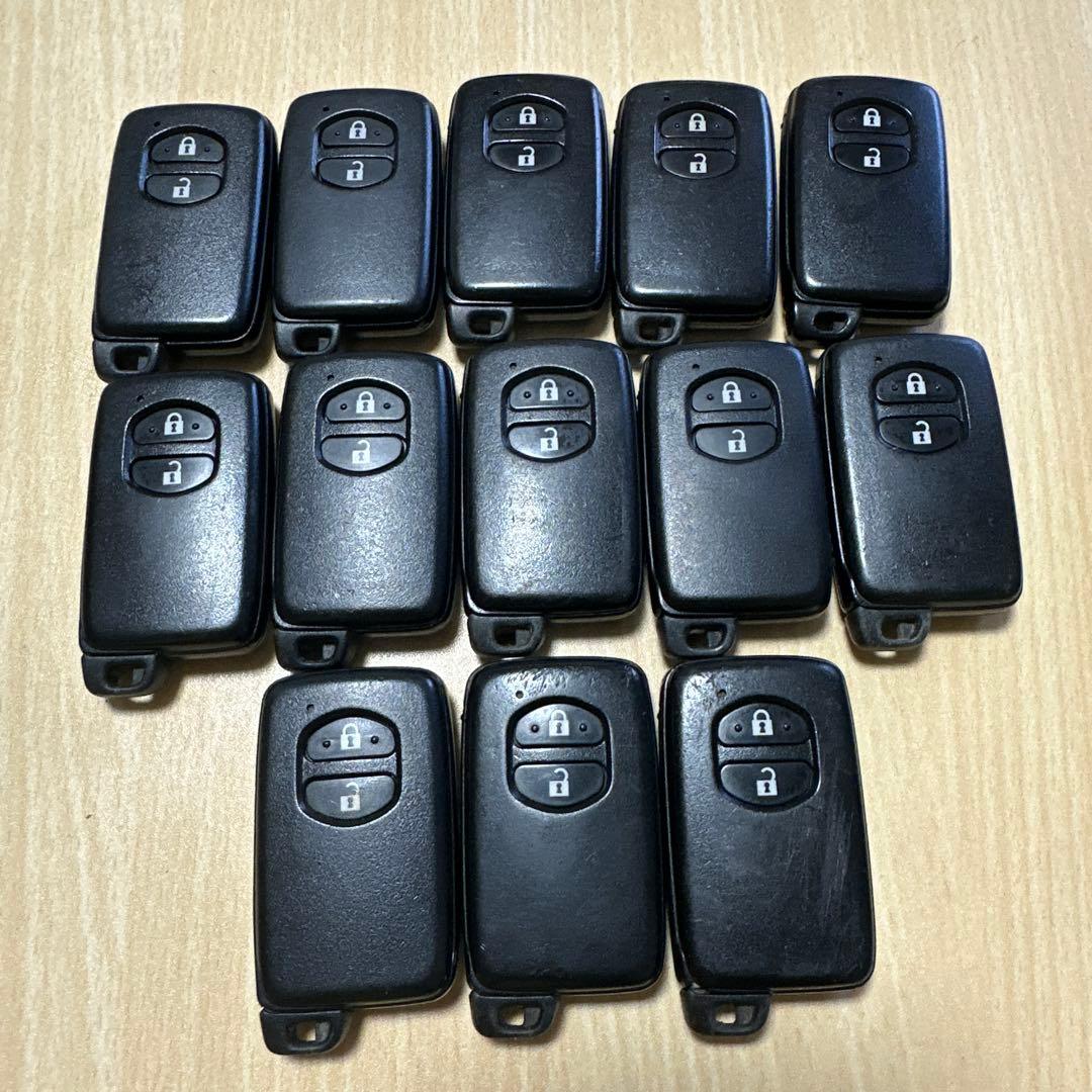 トヨタ 純正　スマートキー　スペアキー　プリウス　アクア　13個まとめ売り