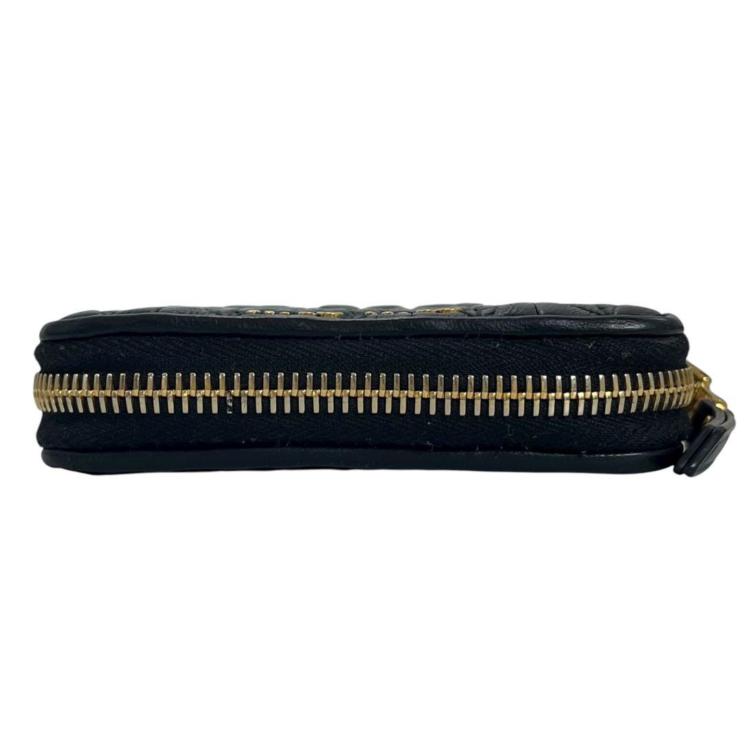 希少✨ミュウミュウ ケース ファスナー マトラッセ ロゴ金具 ブラック