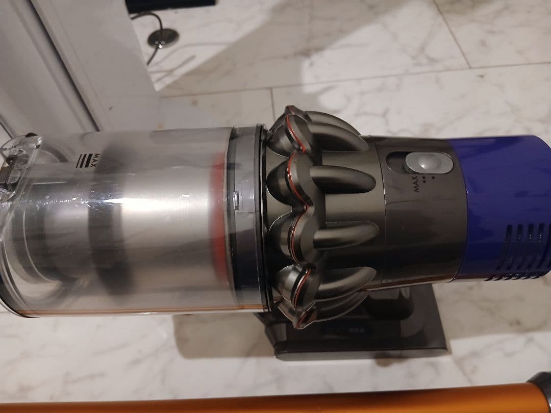 ダイソンSV12 コードレスクリーナー スタンド付き